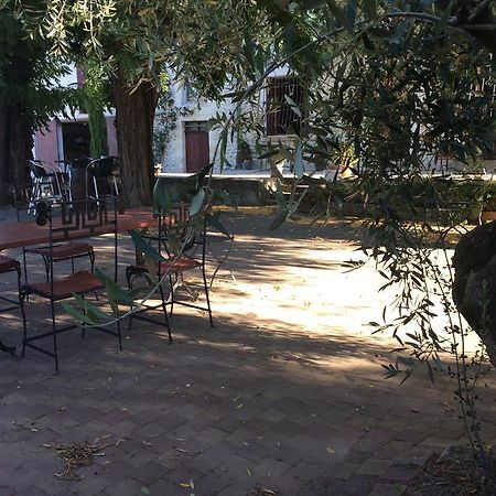 Mas Moineau Bed and Breakfast Mézoargues Εξωτερικό φωτογραφία