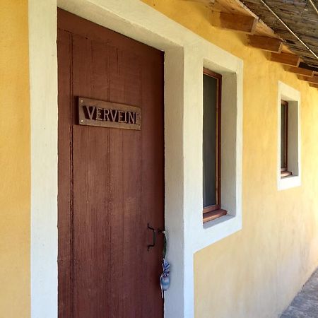 Mas Moineau Bed and Breakfast Mézoargues Εξωτερικό φωτογραφία