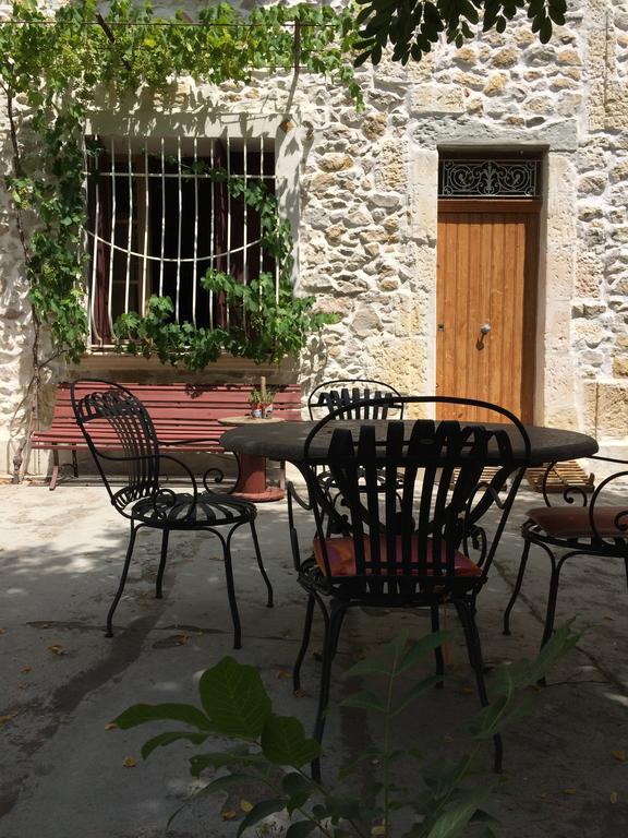Mas Moineau Bed and Breakfast Mézoargues Εξωτερικό φωτογραφία