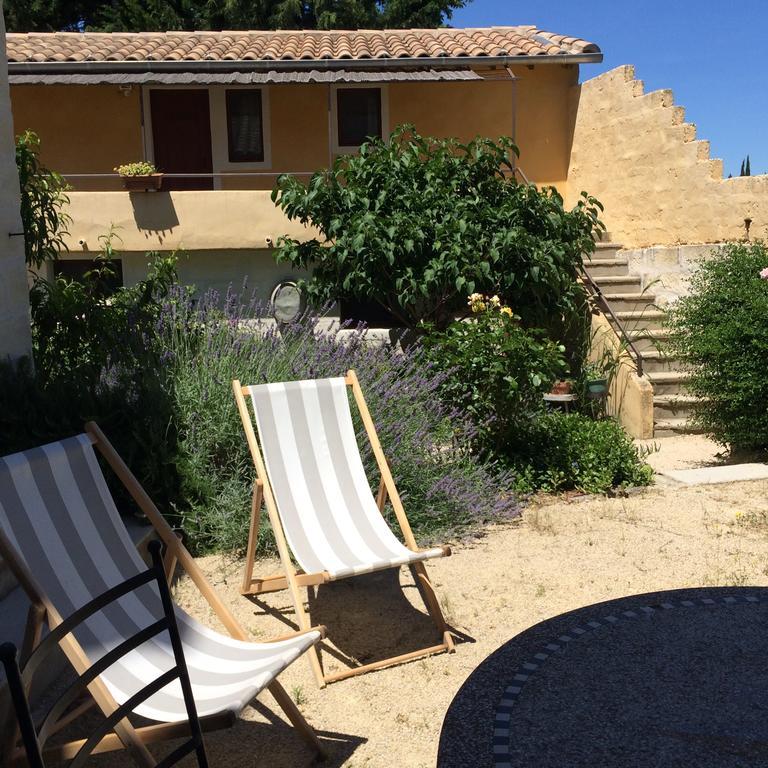 Mas Moineau Bed and Breakfast Mézoargues Εξωτερικό φωτογραφία