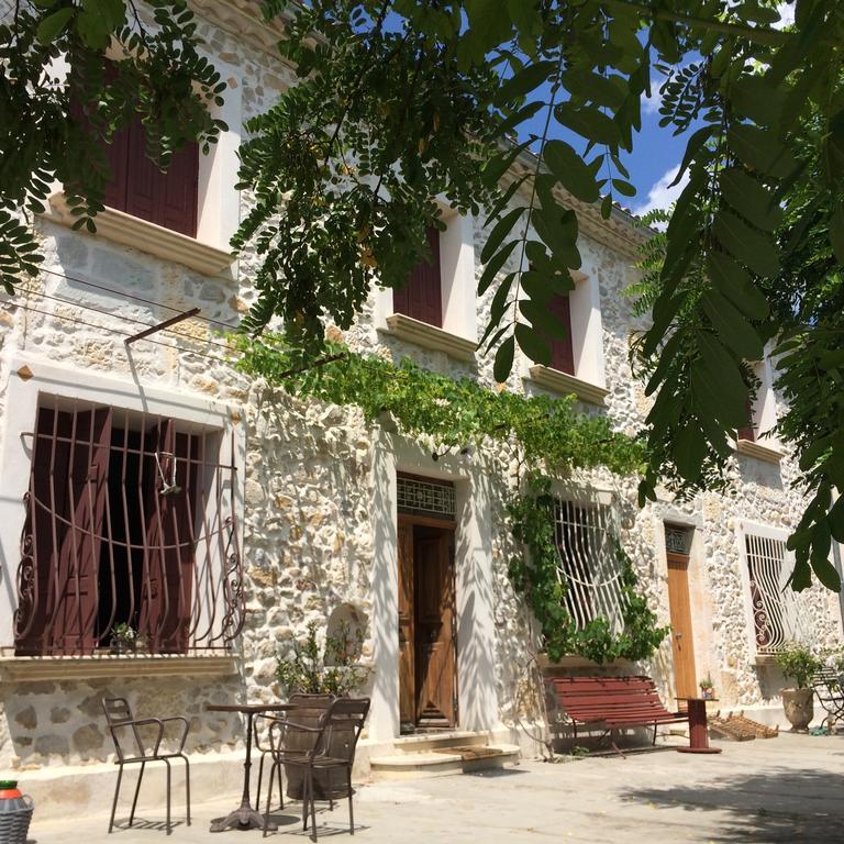 Mas Moineau Bed and Breakfast Mézoargues Εξωτερικό φωτογραφία