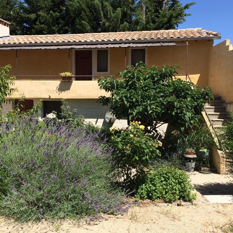 Mas Moineau Bed and Breakfast Mézoargues Εξωτερικό φωτογραφία